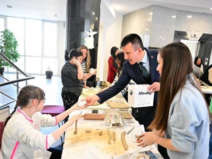 Engeller Sanatla Aşıldı