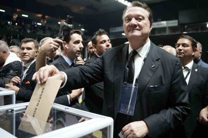 Beşiktaş Başkan Adayı Hasan Arat Oyunu Kullandı