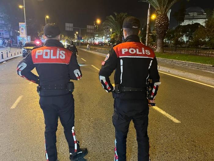 Fatih’te Helikopter Destekli Asayiş Uygulaması: 10 Gözaltı