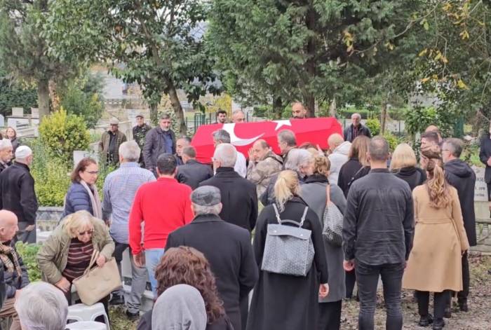 79 Yaşında Hayatını Kaybeden Ünlü Oyuncu Can Gürzap Sakarya’da Toprağa Verildi