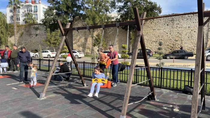 Sinop’ta Vatandaşlar Güneşli Havanın Keyfini Çıkardı