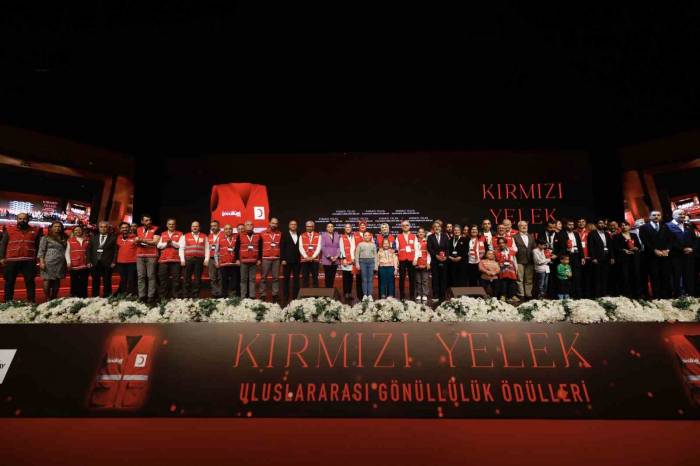 Türk Kızılay’ın “Uluslararası Kırmızı Yelek Gönüllülük Ödülleri” Verildi