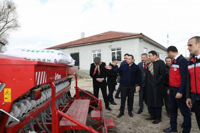 Tarımda Modern Uygulamalarla Köyler Verimli Ürün Elde Ediyor