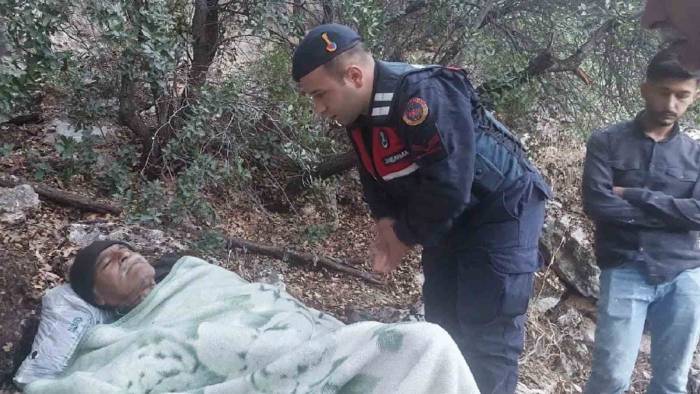 Kaybolan Alzaymır Hastasını Jandarma Kurtardı