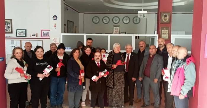 Özel Bireyleri Ziyaret Eden Hançeroğlu, Çiçek Ve Hediyeler Verdi