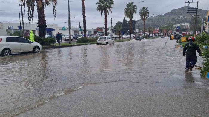 Bodrum’da Yollar Göle Döndü