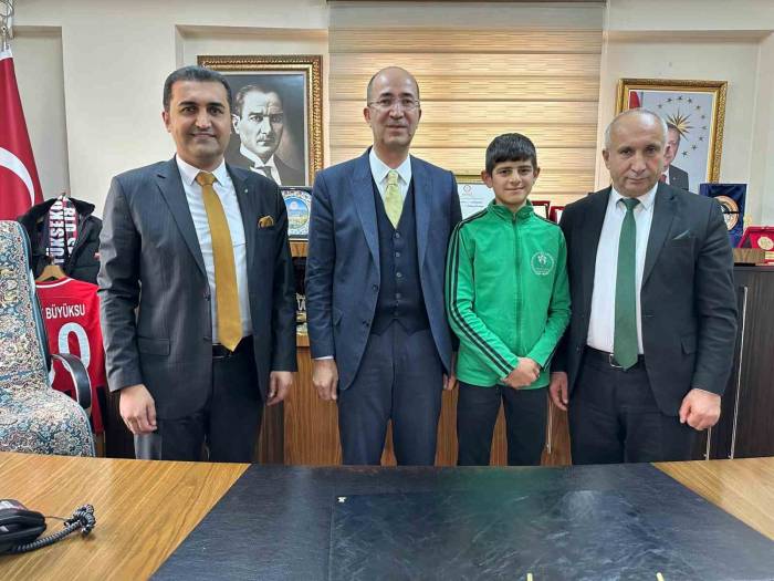 Başkan Büyüksu, Türkiye Şampiyonu Olan Bülent Düzen’i Makamında Ağırladı