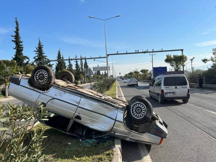 Takla Atan Otomobildeki İki Kişi Yaralandı