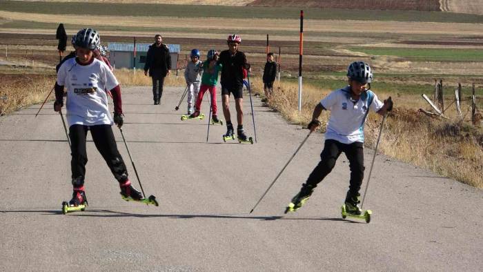 Vanlı Kayakçılara Kayaklı Koşu Şampiyonasına Hazırlanıyorlar
