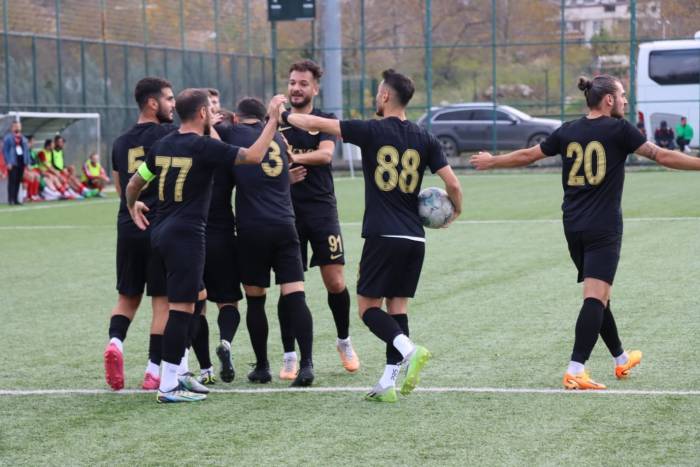 Yalovaspor Kazanmaya Devam Ediyor