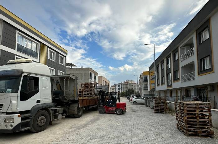 Yunusemre’den Muradiye’de Parke Taşı Döşeme Çalışması