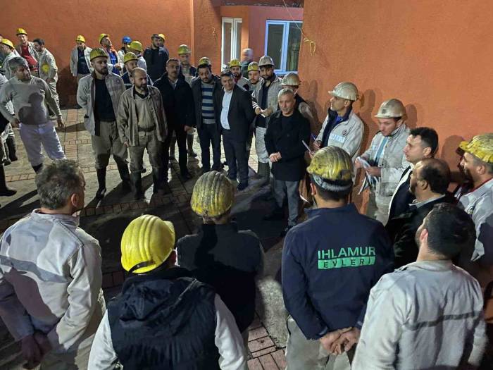 Madencilere Anlamlı Günde Sıcak Karşılama