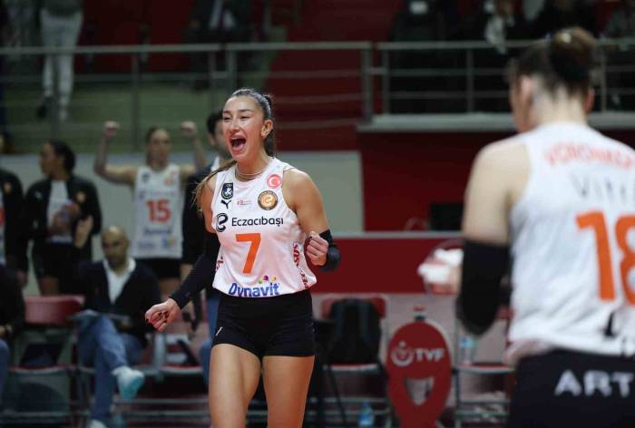 Cev Şampiyonlar Ligi: Eczacıbaşı Dynavit: 3 - Maritza Plovdiv: 0