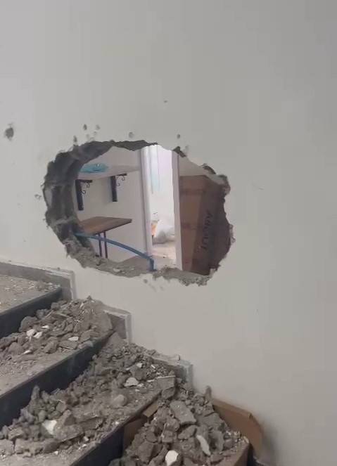 Hırsızlar Duvarı Delip İçeriye Girdi