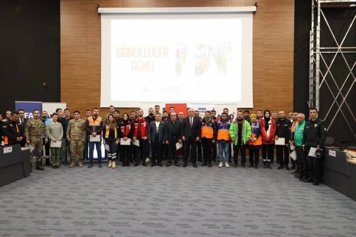 6 Şubat Depremlerinde Görev Yapan Gönüllülere "Teşekkür" Belgesi Verildi