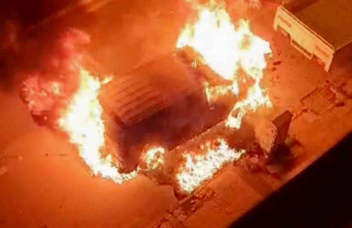 Seyir Halindeki Minibüs Alev Topuna Döndü