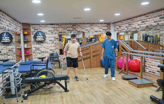 Depremzede Ahmed’e Doğan Umut Güneşi: Kaybettiği Bacaklarına Protezle Kavuştu