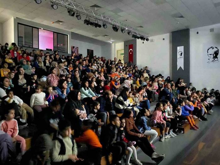 Didim’de Çocuklar İçin Sinema Günleri Devam Ediyor