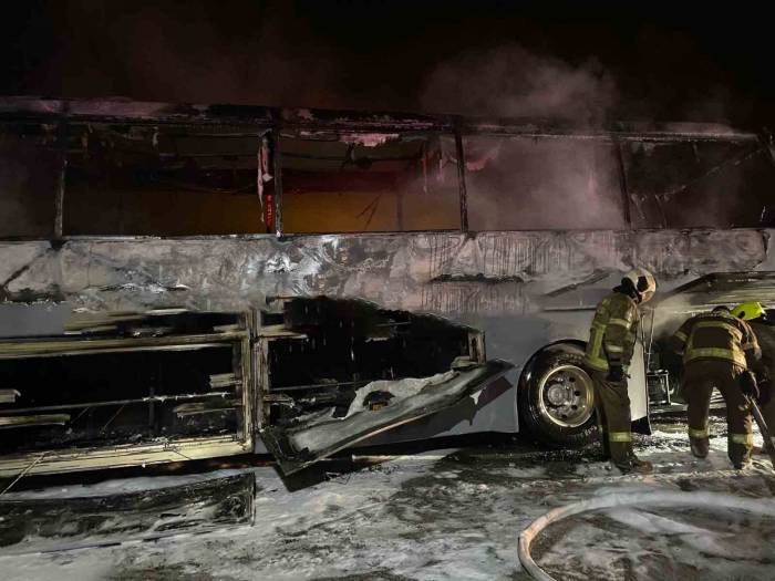 Arızalanan Otobüs Alev Alev Yandı