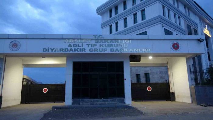 Diyarbakır’da Ev Yapımı Konserveden Zehirlenen 4 Kişiden 1’i Hayatını Kaybetti