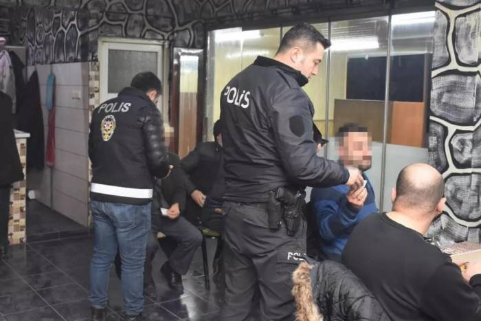 Erzincan’da Aranması Bulunan 42 Kişi Ve 68 Düzensiz Göçmen Yakalandı