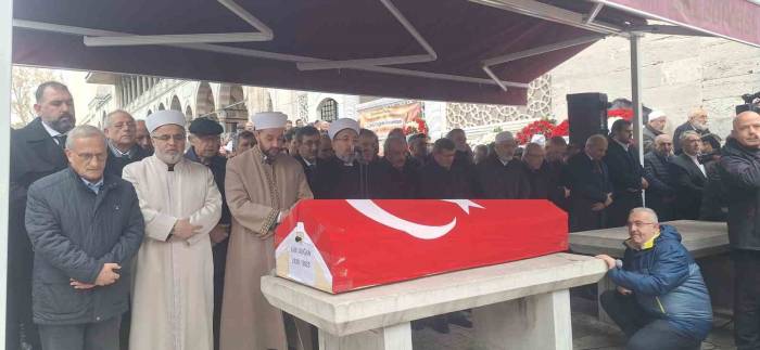Eski Diyanet İşleri Başkanı Doğan, İstanbul’da Toprağa Verildi