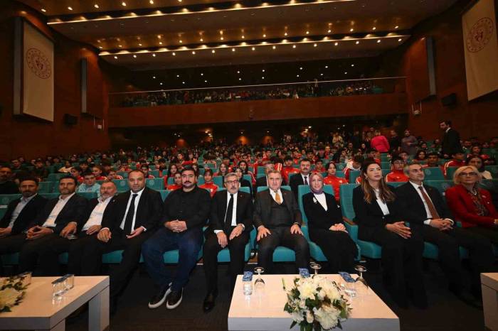 Bakan Bak: "Deprem Bölgesinde 33 Milyon Sıcak Yemek, 3 Milyon 300 Bine Yakın Kumanya Ve Paketli Gıda Dağıtımı Gerçekleştirildi"