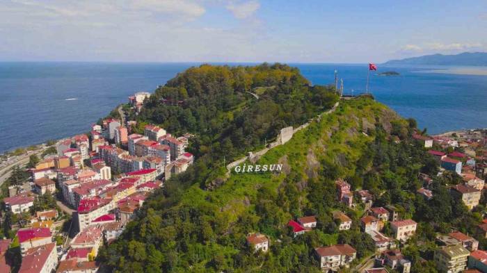 Giresun Kalesi’ne Ziyaretçi Akını