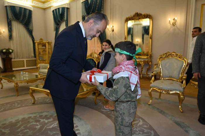 Filistinli Çocuklardan Başkan Aktaş’a Ziyaret