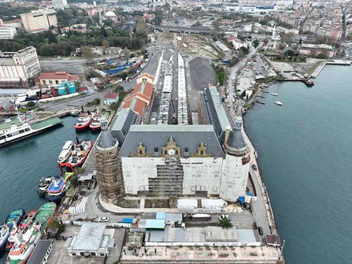 2010 Yılındaki Yangında Alevlere Teslim Olan Haydarpaşa Garı’nın 7 Yıldır Süren Restorasyonu Hala Tamamlanmadı