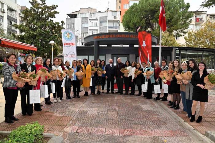 Manisalı Kadın Muhtarlara Kutlama
