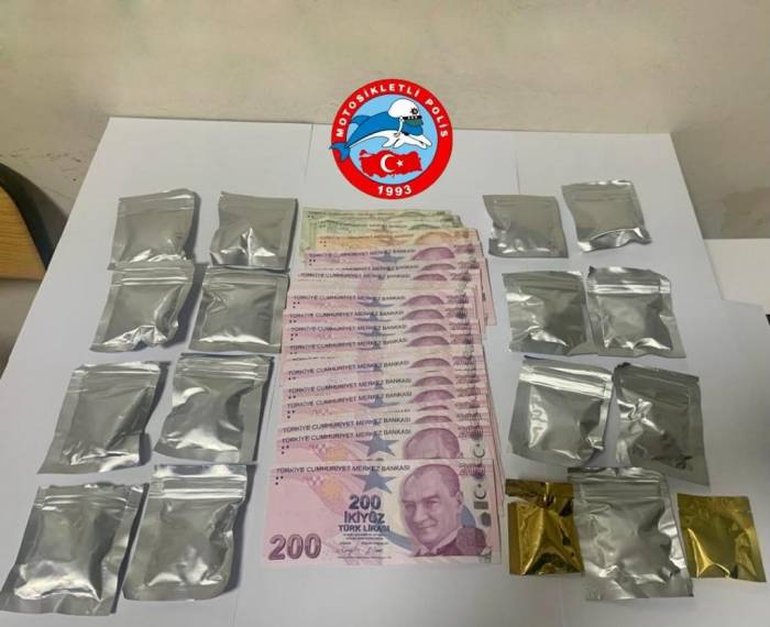 Tuzla’da 17 Yaşındaki Sürücünün Kullandığı Otomobilde Uyuşturucu Çıktı