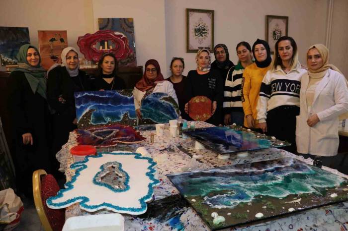 Vanlı Kadınlar Epoksi Sanatı İle Aile Bütçelerine Katkıda Bulunacak