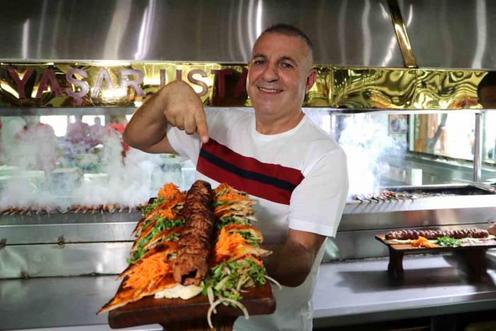 Kebaba Olan Aşkından Şarkı Yazdı, Klip Çekti