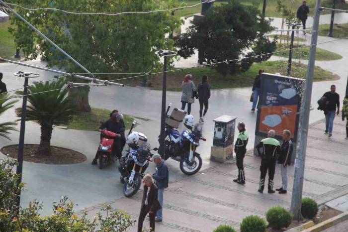 Kaldırım Ve Tramvay Yolunu Kullanan Sürücülere Ceza Yağdı