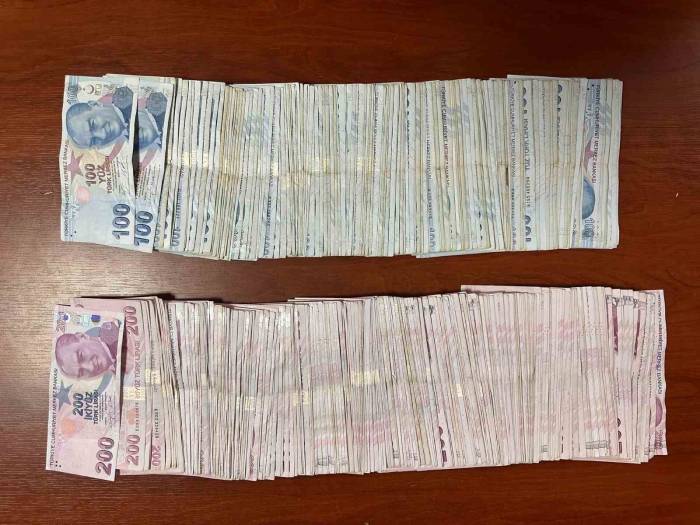 Bağcılar’da İş Yerinden 75 Bin 850 Tl Çalan Hırsız Kamerada