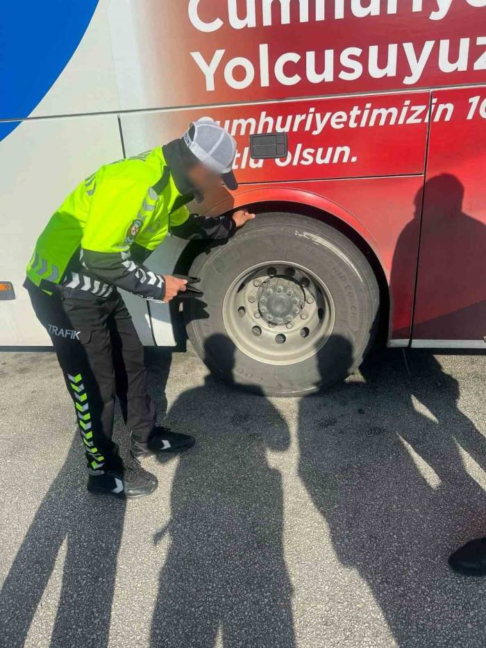 Burdur Emniyetinin Kış Lastiği Denetiminde 81 Araca Ceza İşlem Uygulandı