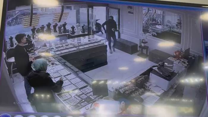 Saniyeler İçerisinde Kuyumcuyu Soymuştu, 24 Saat Geçmeden Yakalandı
