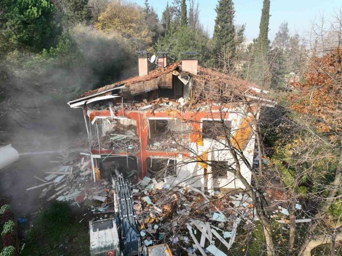 Bursa’da ‘Başkanlık Konutu’ Yıkıldı