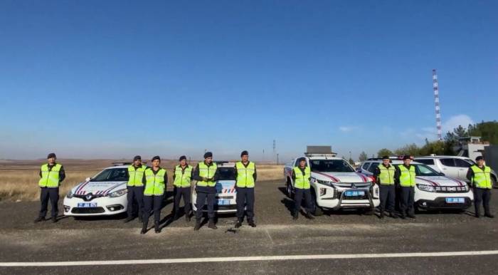 Diyarbakır’da Jandarma Ekiplerinden Dronlu Denetim