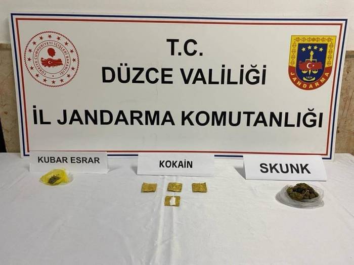 Jandarma Uygulamasında Tarihi Eser Kaçakçıları Ve Uyuşturucu Satıcıları Yakalandı