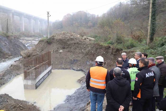 Selde Yıkılan Köprünün Yerine Yenisi Yapılıyor