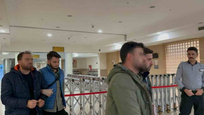 Eski Milli Futbolcu Oktay Derelioğlu’nu Darp Eden İki Kişi Tutuklandı