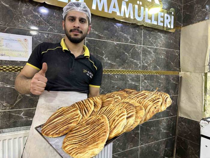 Yüksekova’da Üretilen Sivas Katmeri Satışa Sunuldu