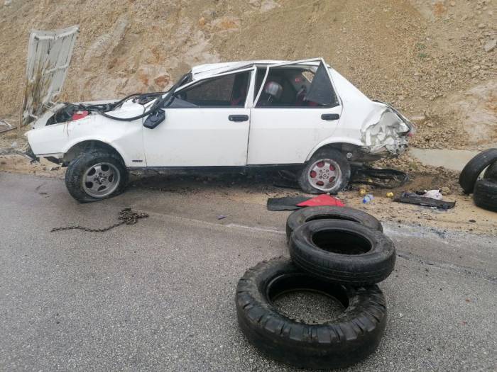 Takla Atan Otomobilde Sürücü Burnu Bile Kanamadan Kurtuldu