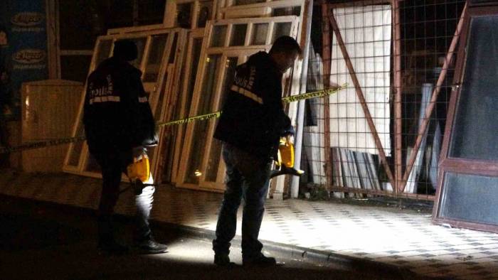 Yol Kenarında Bıçaklanmış Halde Bulunan Şahıs Hayatını Kaybetti