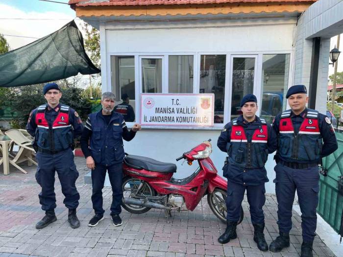 Salihli’de Çalınan 3 Motosikleti Jandarma Buldu