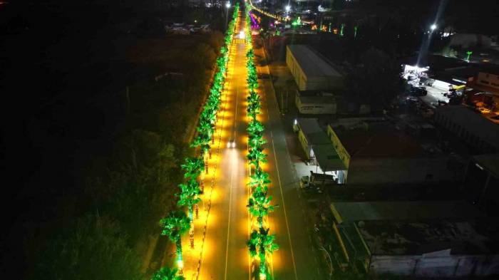 Menemen’in Merkezi Işıl Işıl Parladı