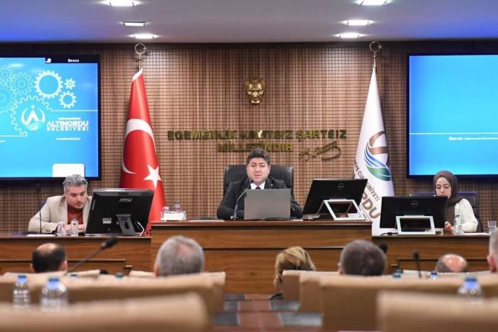 Tören: “Şehrimizi Daha İleri Hedeflere Taşımak İçin Çalışacağız”