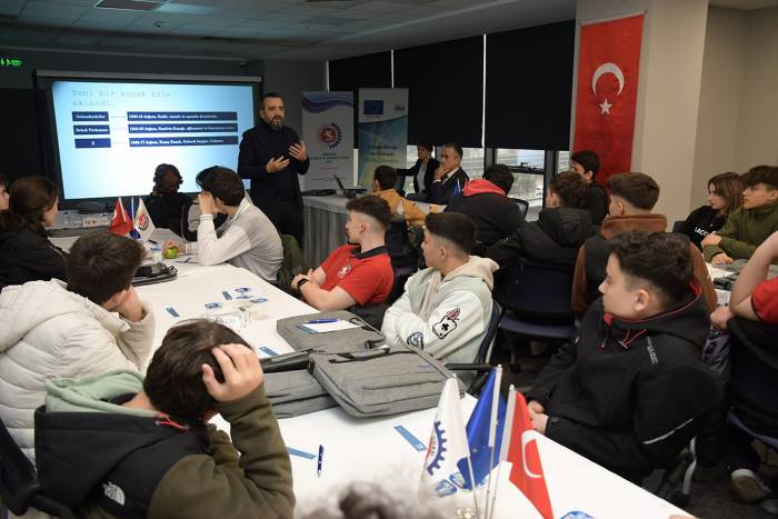 Öğrencilere ‘Dijital Beceriler Eğitimi’